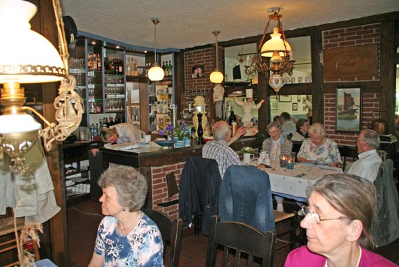 Mittagsrast im Restaurent �Neu Helgoland�