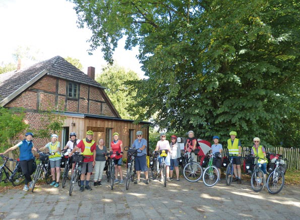 Radtour-(25) Das Schulmuseum Frau Krempien